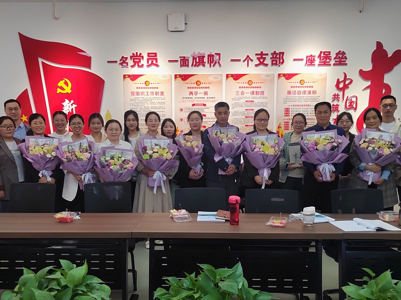 ylzzcom永利总站线路检测隆重举行青年教师拜师仪式.jpg
